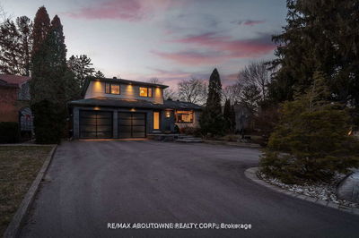 561 Rebecca St, Oakville - West image-0-3