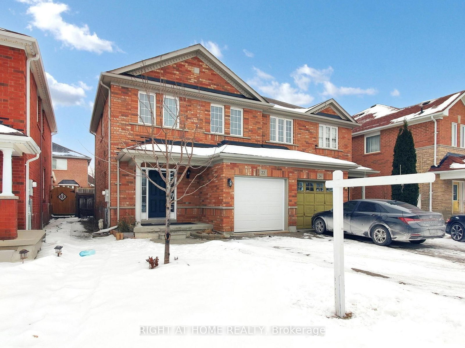 Semi-Detached House for sale at 22 Hollingsworth Circle, Brampton, Fletcher's Meadow, L7A 0J7 - MLS: W12019883