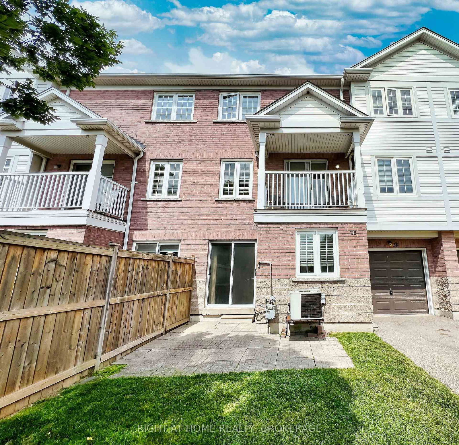 Townhouse for sale at 38-6830 Meadowvale Town Centre Circle, Mississauga, Meadowvale, L5N 7T5 - MLS: W12019975