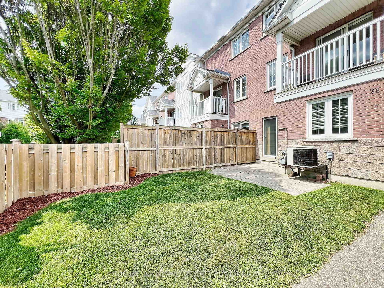 Townhouse for sale at 38-6830 Meadowvale Town Centre Circle, Mississauga, Meadowvale, L5N 7T5 - MLS: W12019975