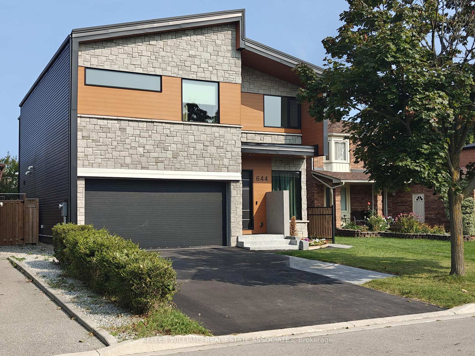 Detached House for sale at 644 Roselaire Trail, Mississauga, Hurontario, L5R 3C5 - MLS: W12019983