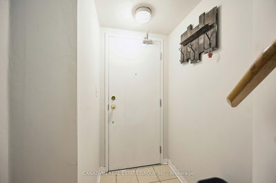 Unit 18 — 37 Four Winds Dr, Toronto - York University Heights image-0-3