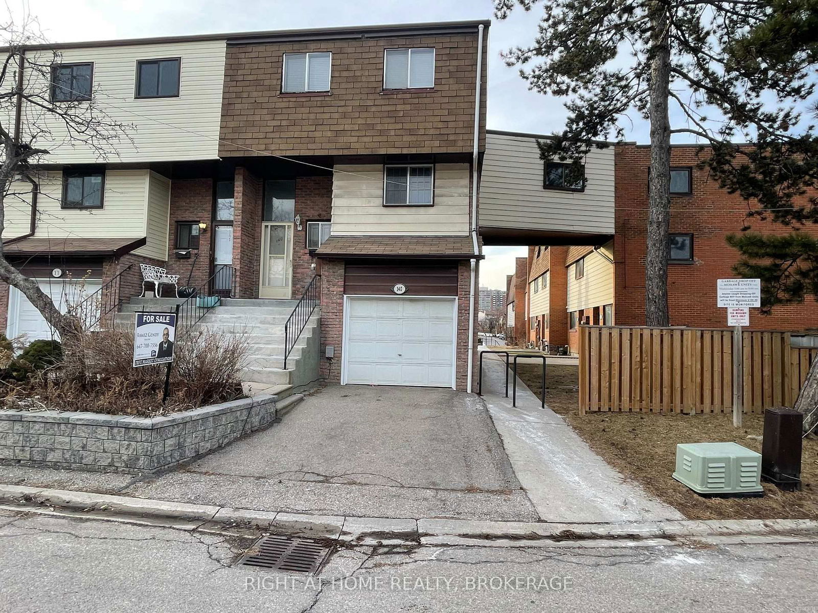 Townhouse for sale at 140-180 Mississauga Valley Boulevard, Mississauga, Mississauga Valleys, L5A 3M2 - MLS: W12020936