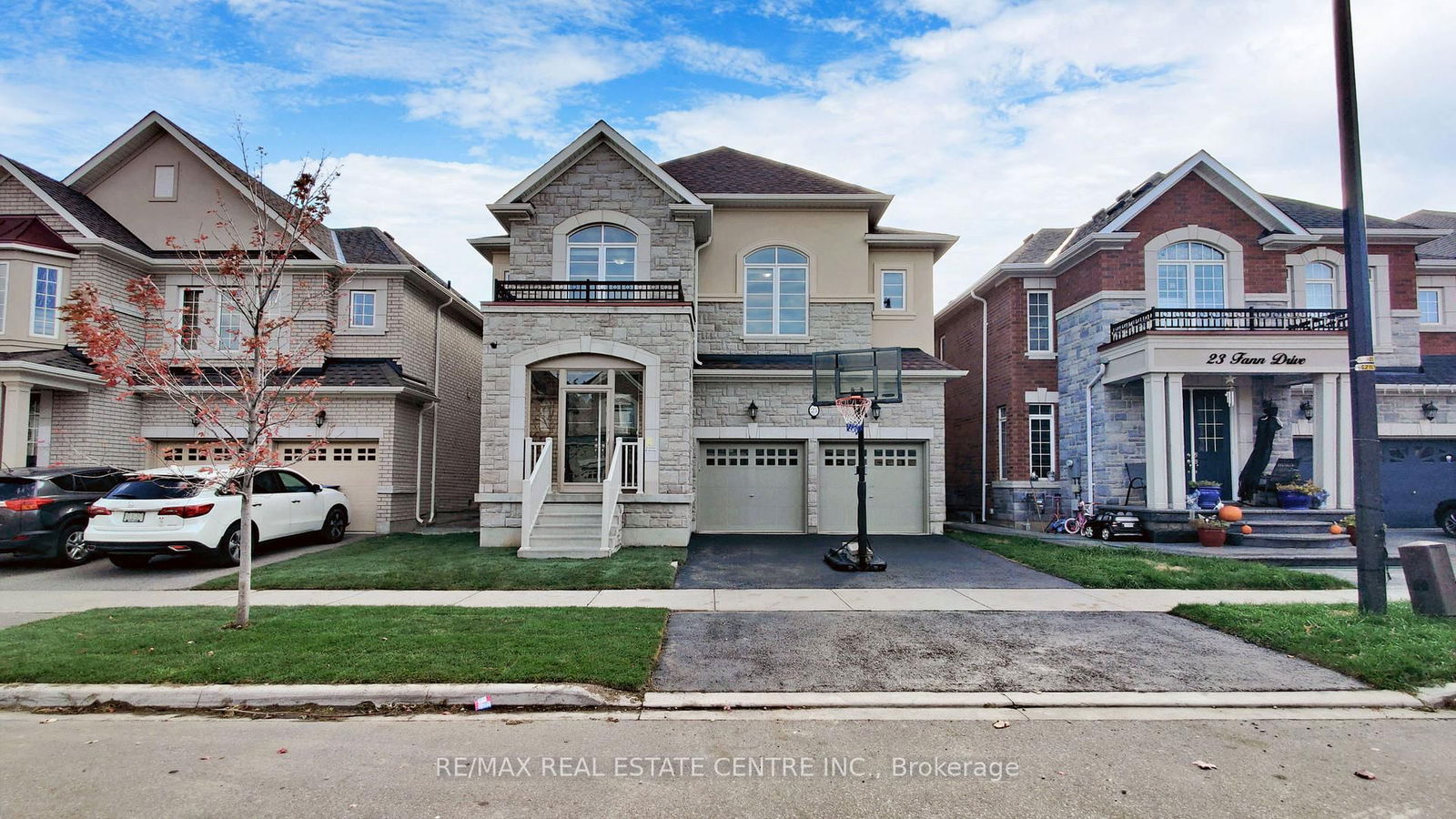 Detached House for sale at 25 Fann Drive, Brampton, Northwest Brampton, L7A 4L4 - MLS: W12021014