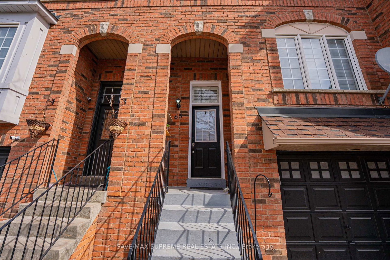 Townhouse sold at 65-2 Clay Brick Court, Brampton, Brampton North, L6V 4M7 - MLS: W12021039