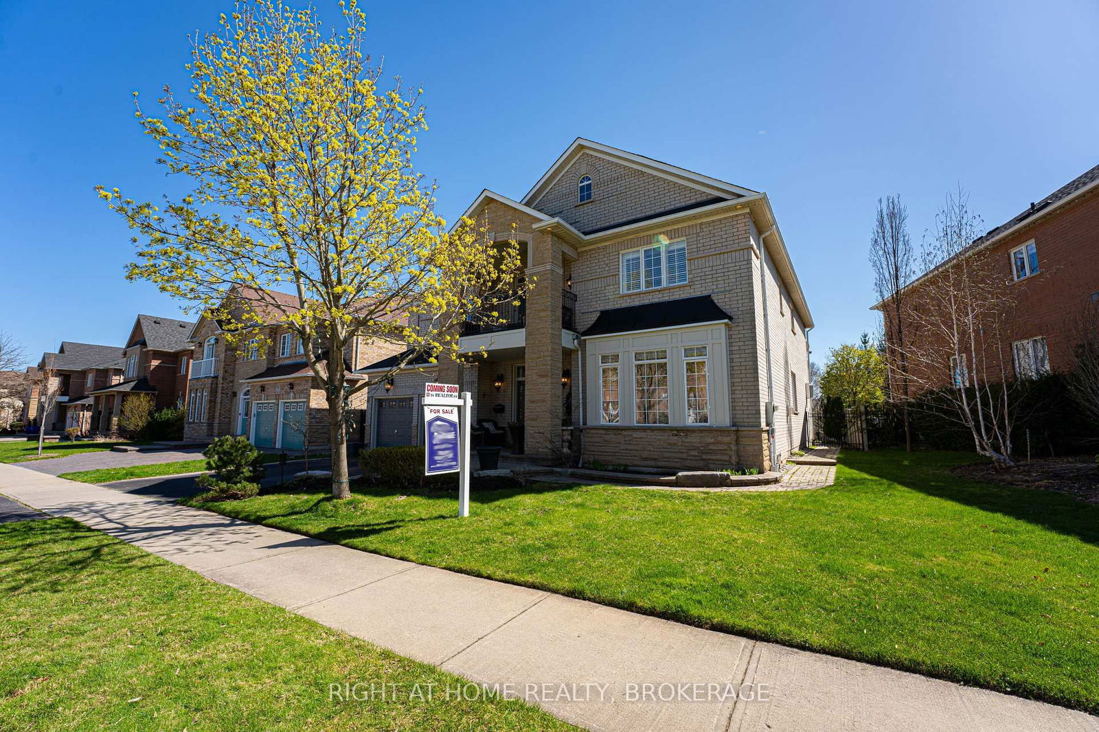 Detached House for sale at 2518 Hemmford Drive, Oakville, WM Westmount, L6M 4R7 - MLS: W12021138