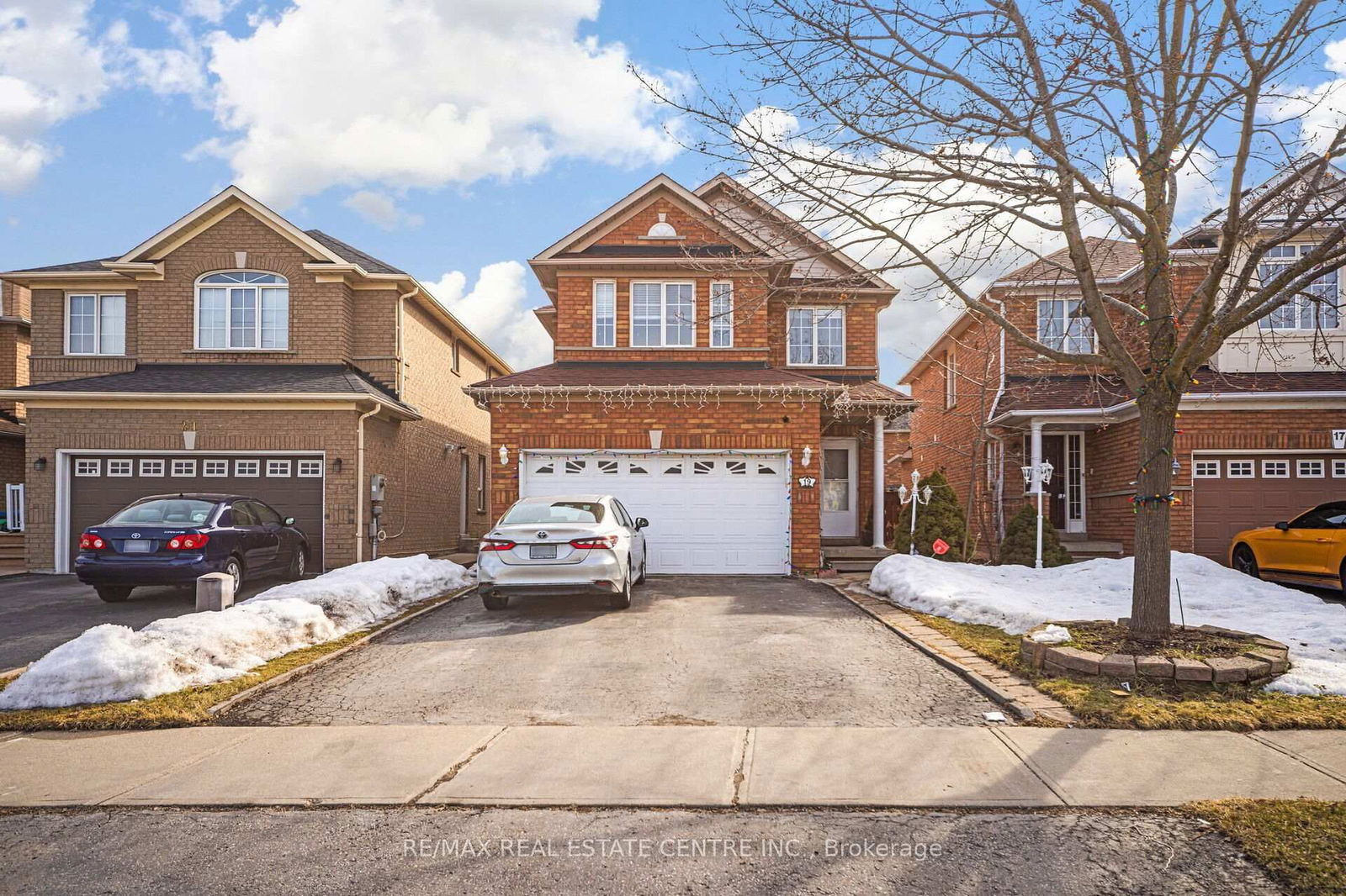 Detached House for sale at 19 Blue Lake Avenue, Brampton, Fletcher's Meadow, L6X 4W4 - MLS: W12021206