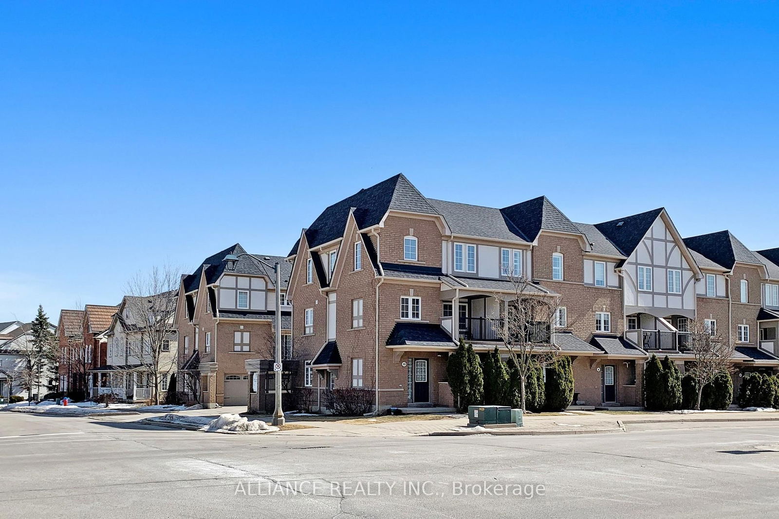 Townhouse for lease at 10-2361 Parkhaven Boulevard, Oakville, RO River Oaks, L6H 7S7 - MLS: W12021775