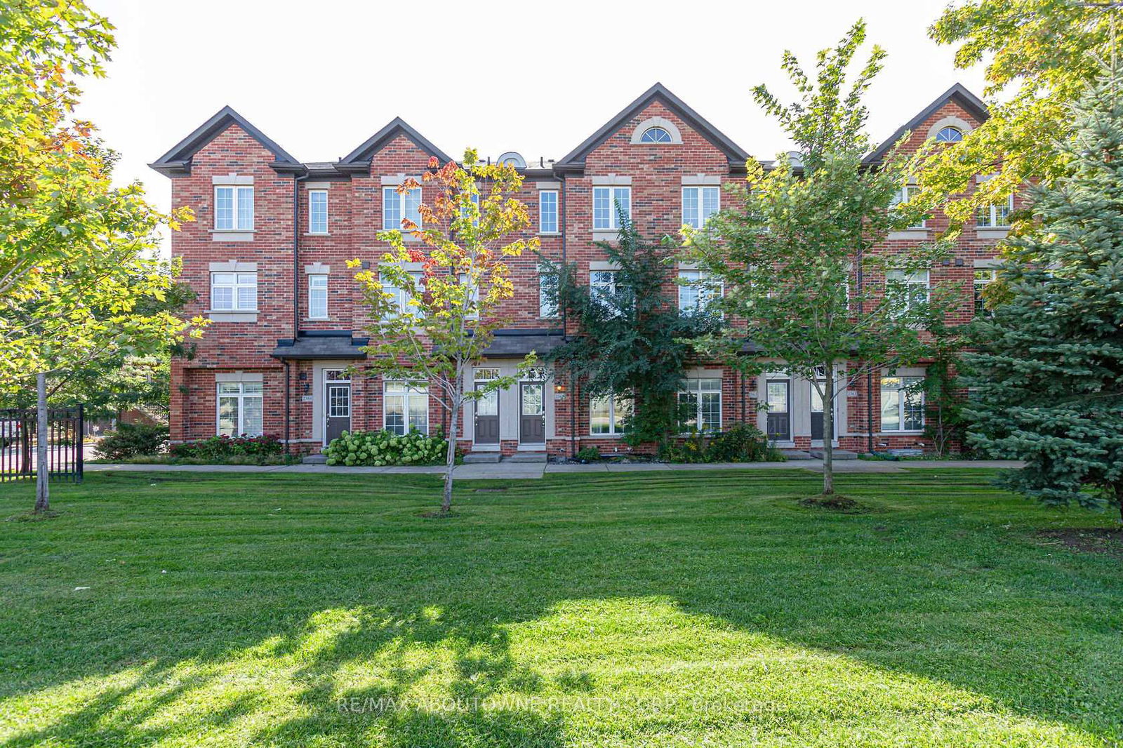 Townhouse for sale at 2365 Lepage Common Drive, Burlington, Freeman, L7R 0C8 - MLS: W12022028