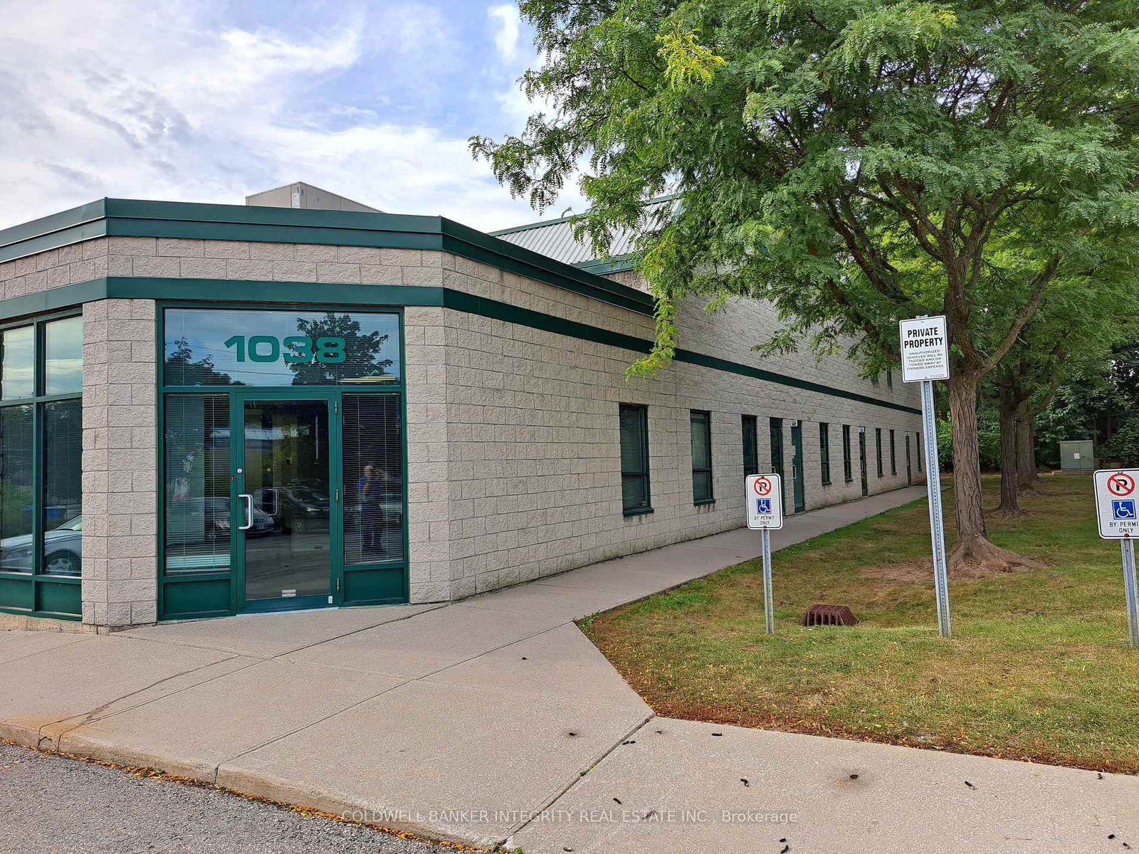 Building at 1038 Cooke Boulevard, Burlington, LaSalle