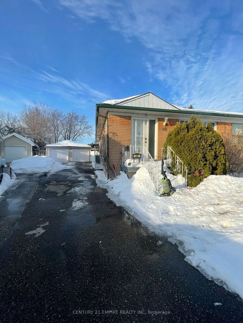 home for lease on Upper-40 Sanford Crescent