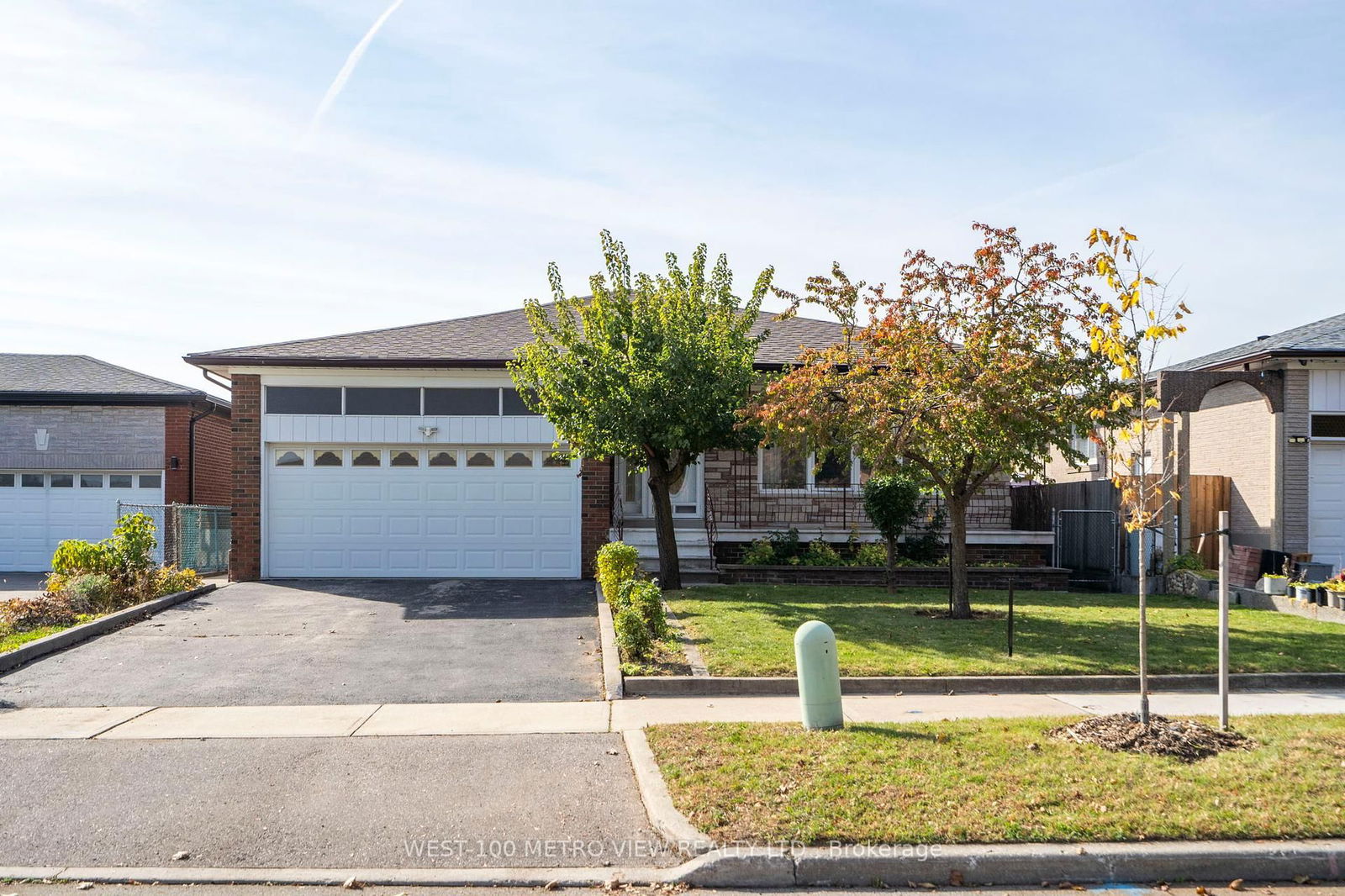 Detached House for sale at 14 Cloud Drive, Toronto, Humber Summit, M9L 2P6 - MLS: W12022141