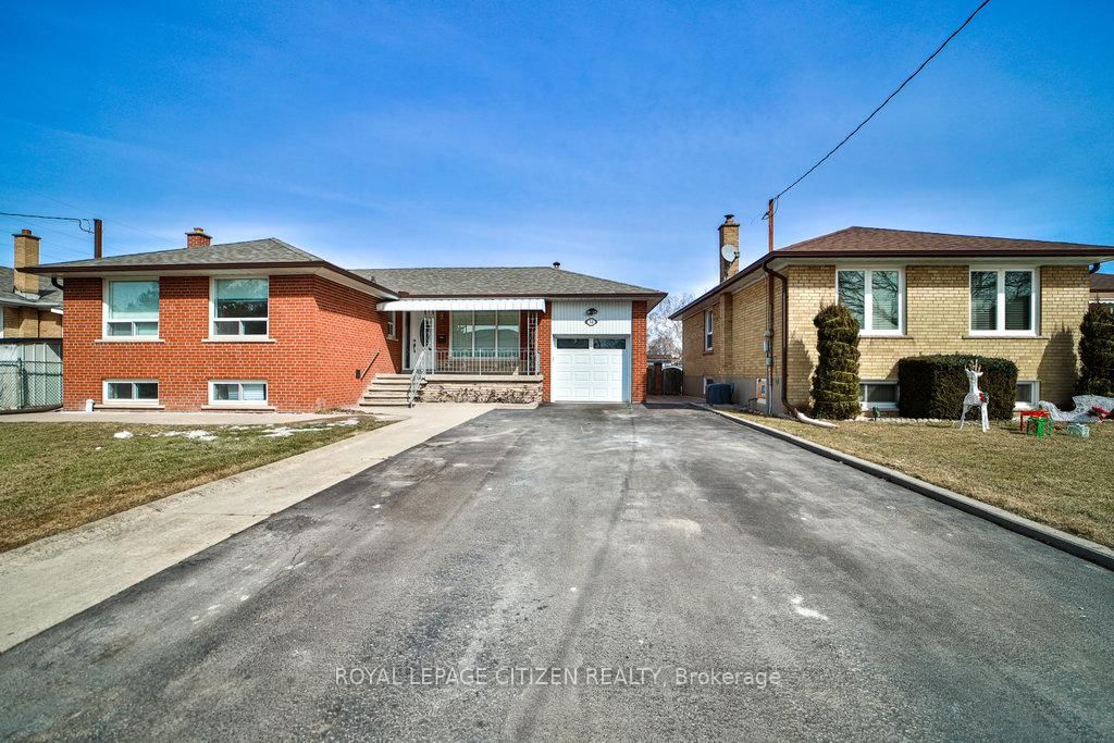 Detached House for sale at 34 Belleglade Court, Toronto, Humbermede, M9M 2W4 - MLS: W12022501