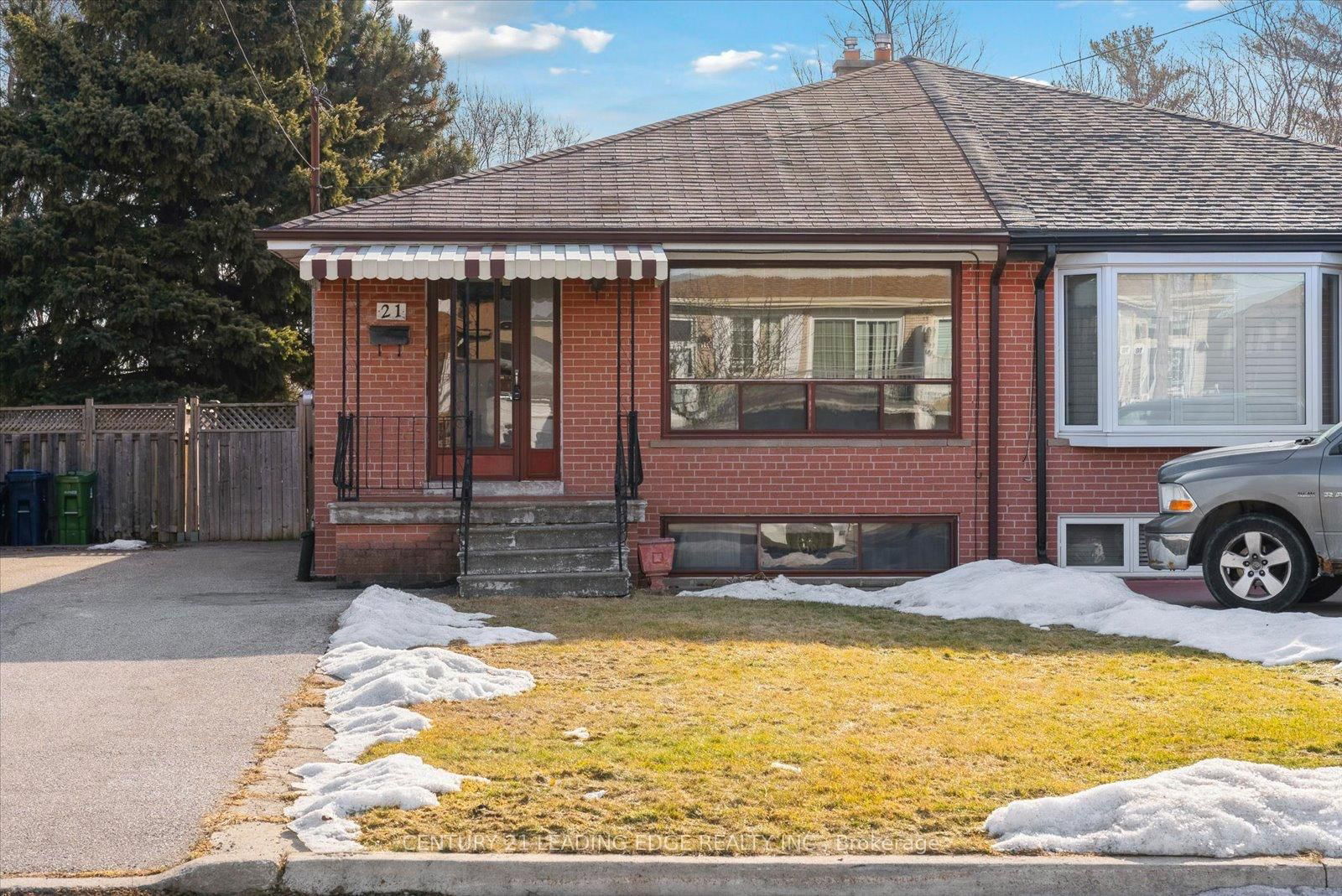 Semi-Detached House for sale at 21 Newlin Crescent, Toronto, Glenfield-Jane Heights, M3L 1X5 - MLS: W12022541