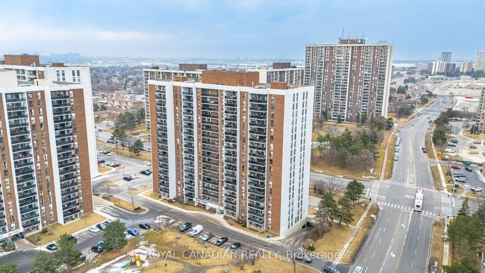 Condo for sale at 1605-17 Knightsbridge Road, Brampton, Queen Street Corridor, L6T 3X9 - MLS: W12023111