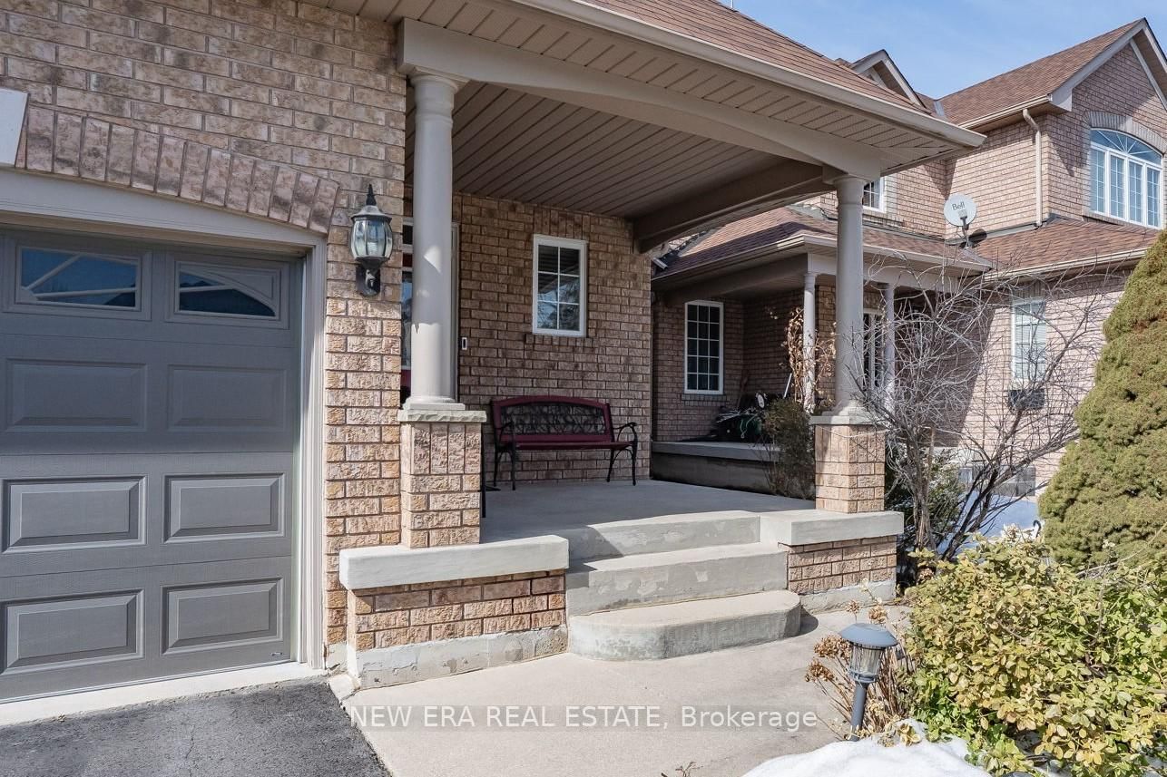 Detached House for sale at 4 Ash Court, Brampton, Snelgrove, L7A 1L5 - MLS: W12023683