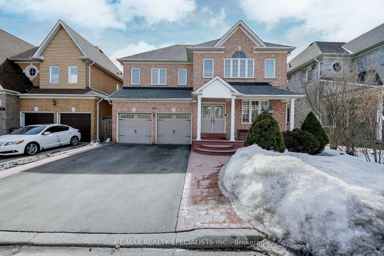 Detached House for sale at 19 Rushbrook Drive, Brampton, Vales of Castlemore, L6P 1E4 - MLS: W12024109