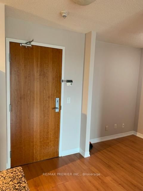 810 - 1403 Royal York Road