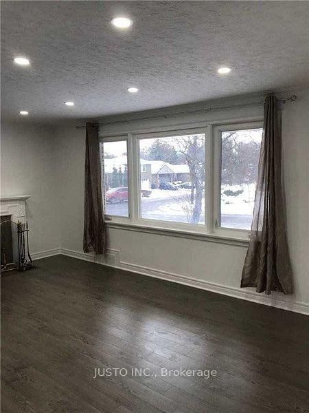 2 Sevenoaks Ave, Toronto, M8Z 3P7 | Image 3