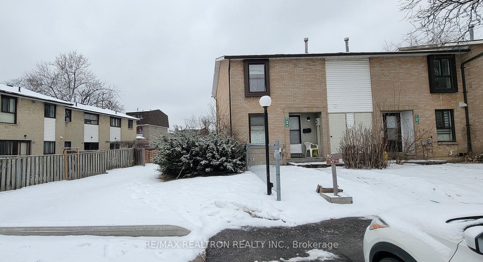 Townhouse for sale at 63-34 Fleetwood Crescent, Brampton, Southgate, L6T 2E5 - MLS: W12025061