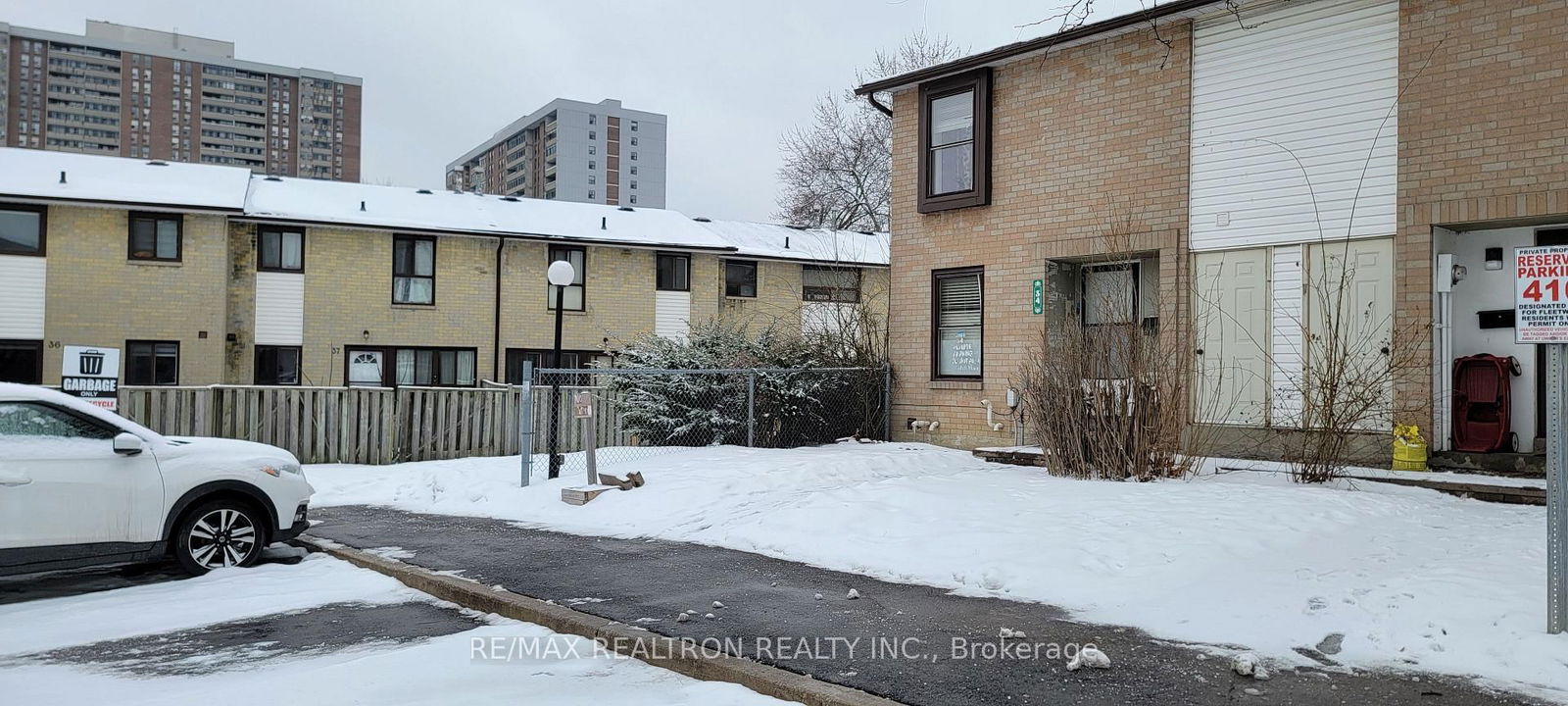 Townhouse for sale at 63-34 Fleetwood Crescent, Brampton, Southgate, L6T 2E5 - MLS: W12025061