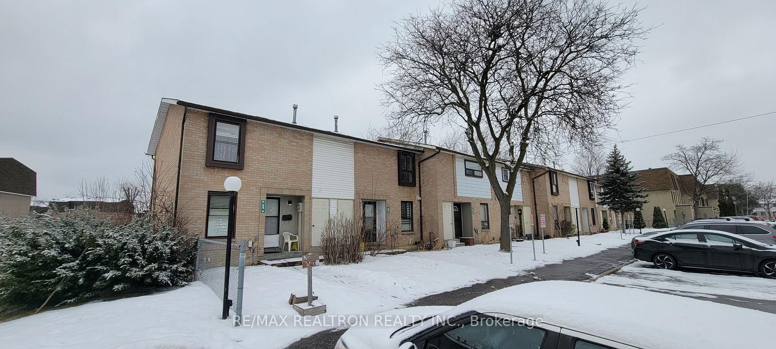 Townhouse for sale at 63-34 Fleetwood Crescent, Brampton, Southgate, L6T 2E5 - MLS: W12025061