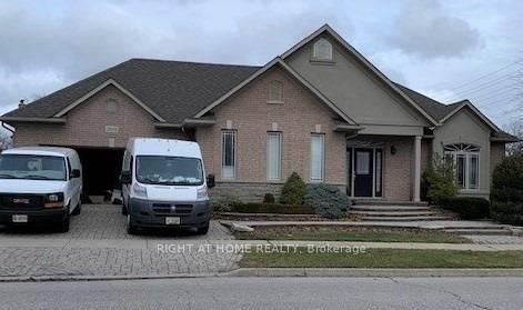 Building at 2031 Oxford Avenue, Oakville, RO River Oaks