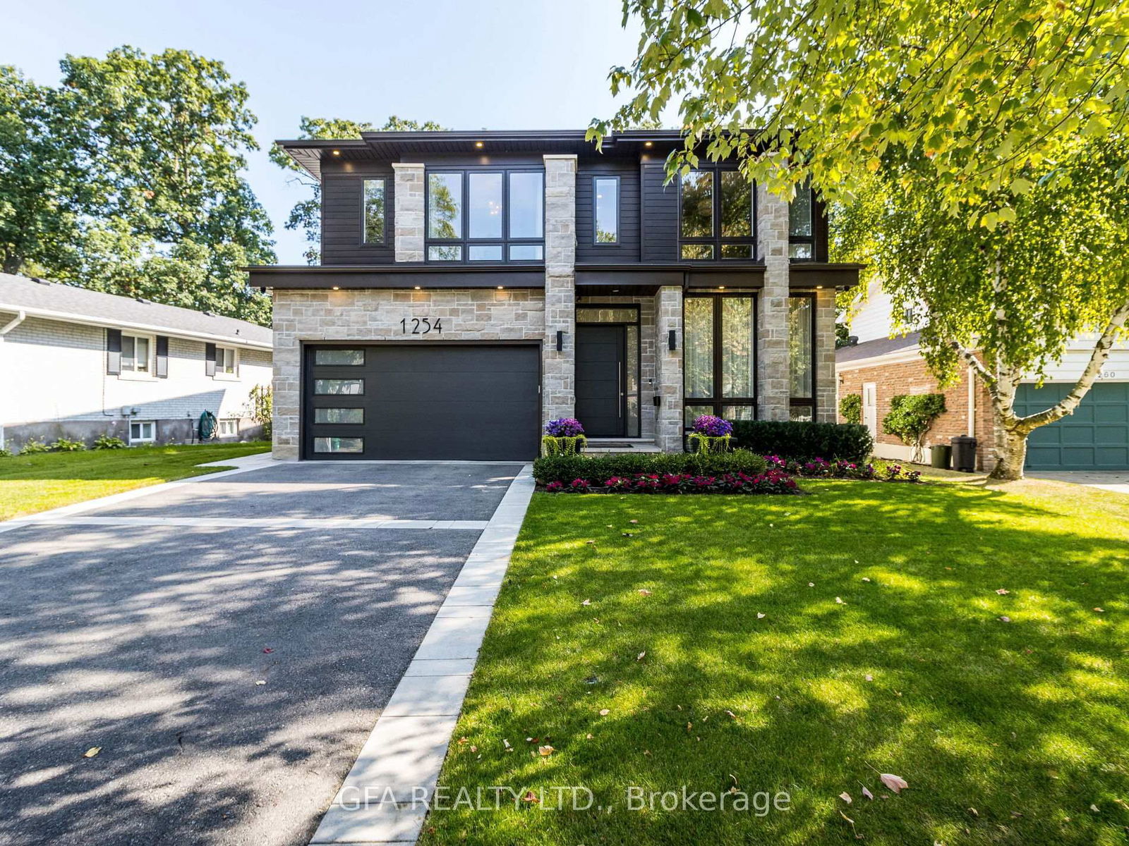 Building at 1254 Bramblewood Lane, Mississauga, Lorne Park