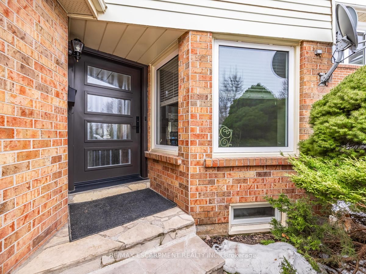 Townhouse for sale at 1125 Potters Wheel Crescent, Oakville, GA Glen Abbey, L6M 1J3 - MLS: W12026642