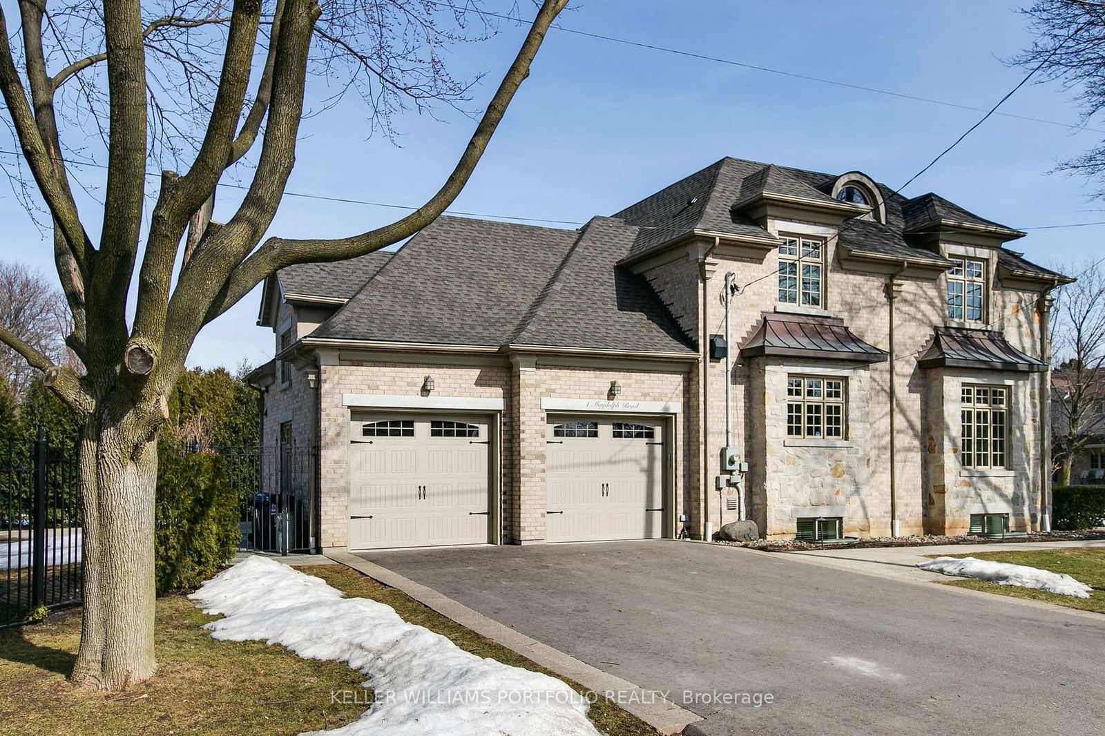 Detached House for sale at 4 Maydolph Road, Toronto, Islington-City Centre West, M9B 1V8 - MLS: W12027148