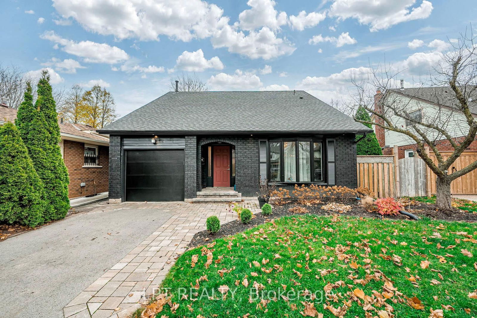 Detached House for sale at 680 Powell Court, Burlington, Brant, L7R 3E8 - MLS: W12027245