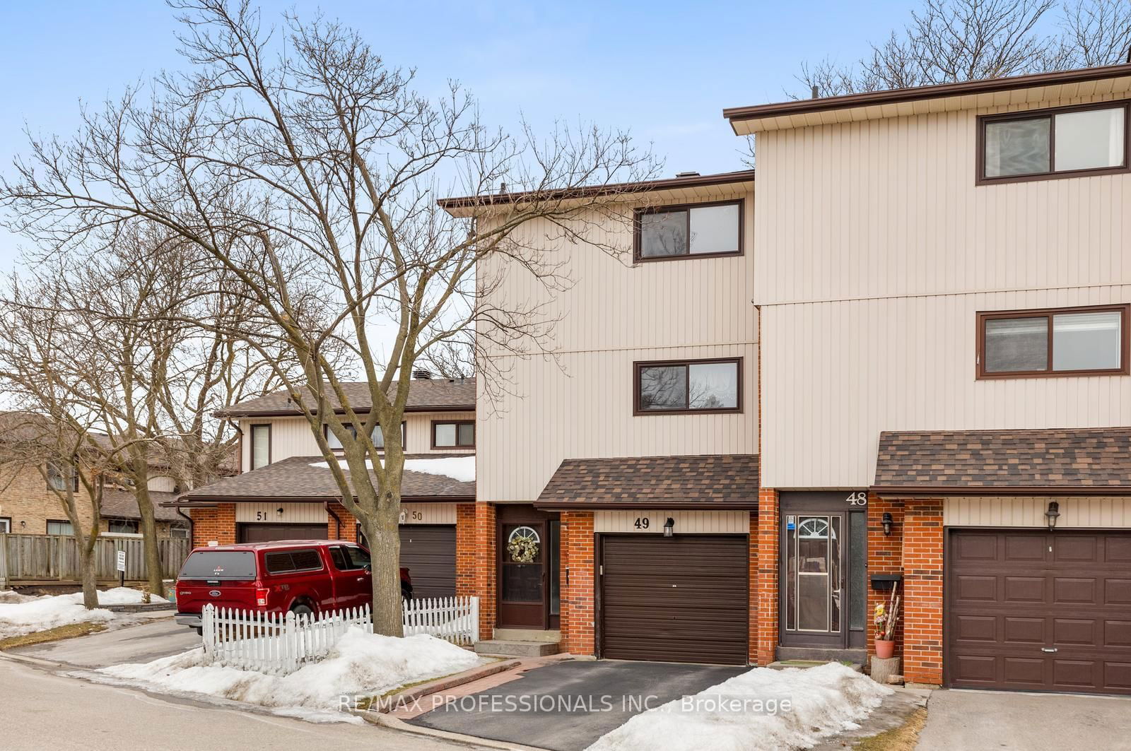 Townhouse for sale at 49 Dawson Crescent, Brampton, Brampton North, L6V 3M5 - MLS: W12027286