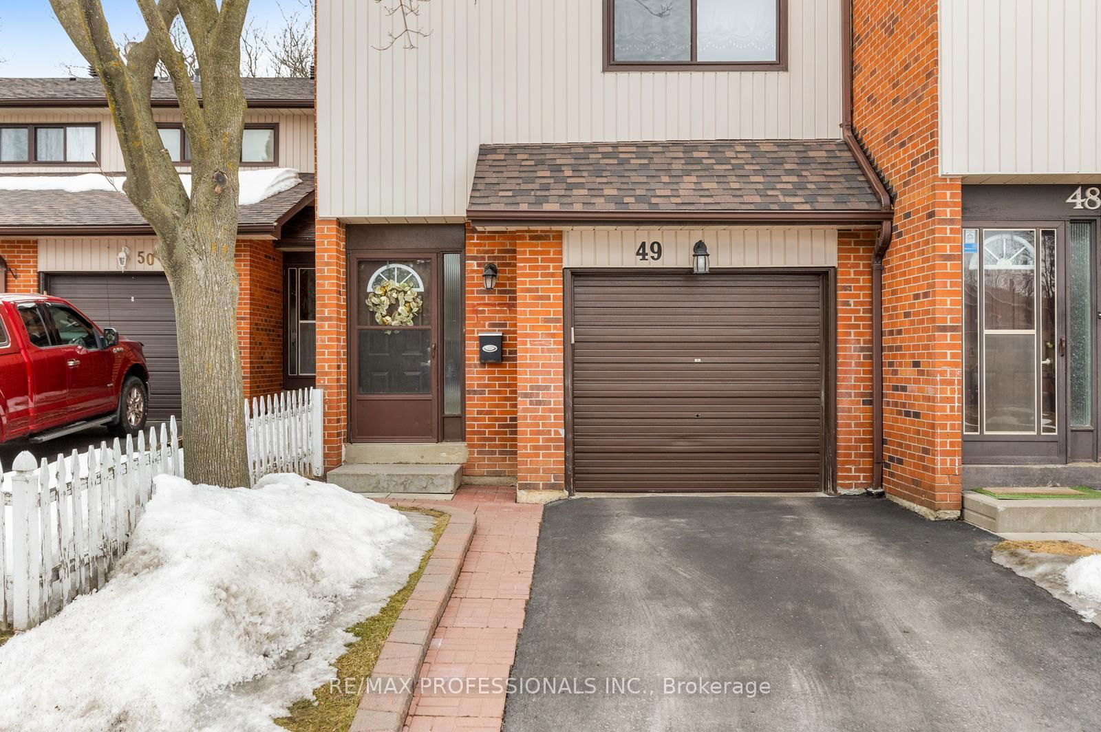 Townhouse for sale at 49 Dawson Crescent, Brampton, Brampton North, L6V 3M5 - MLS: W12027286