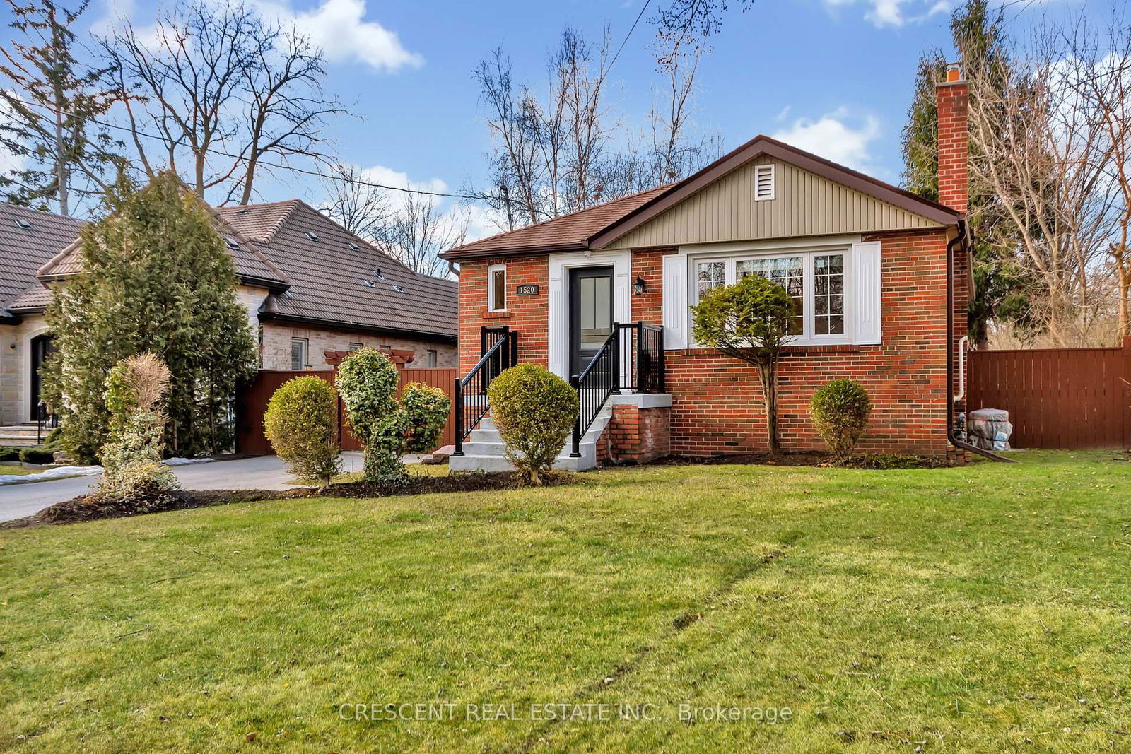 Detached House for sale at 1520 Garnet Avenue, Mississauga, Mineola, L5G 4C8 - MLS: W12027320