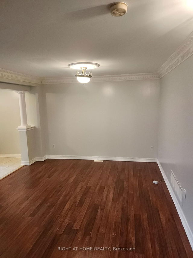 27 - 21 Eastview Gate