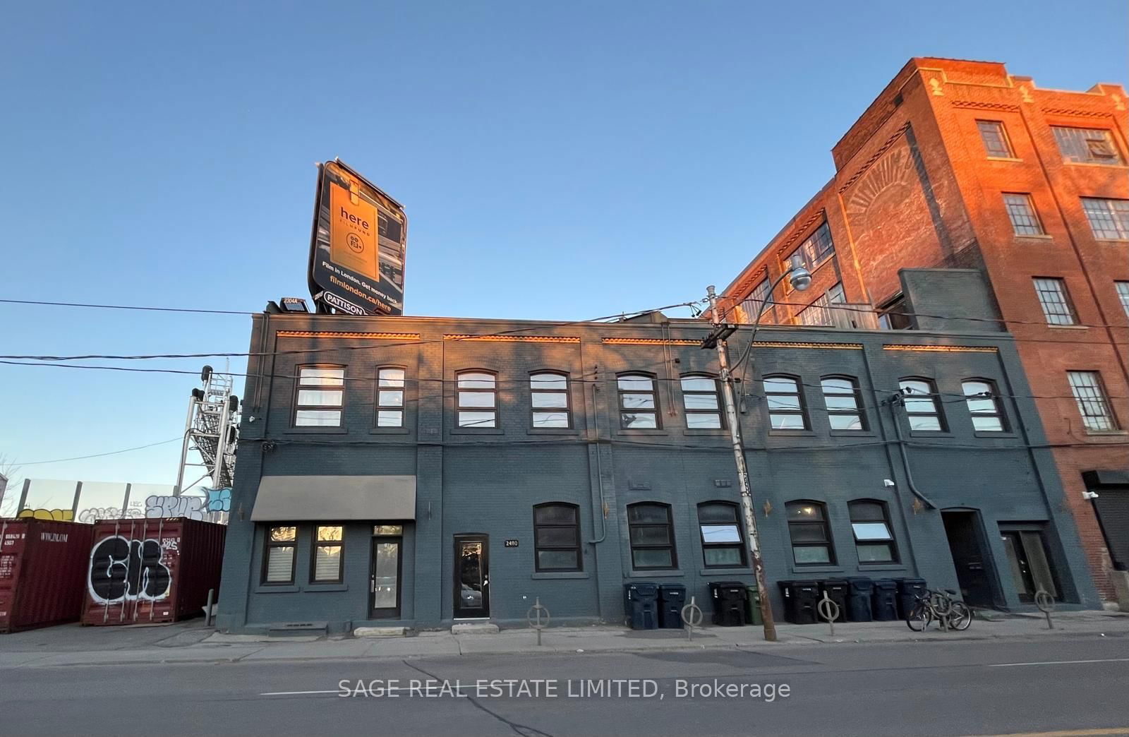 Building at 2480 Dundas Street, Toronto, High Park North