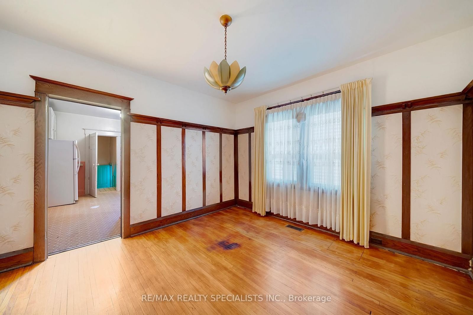 Listing Image 7