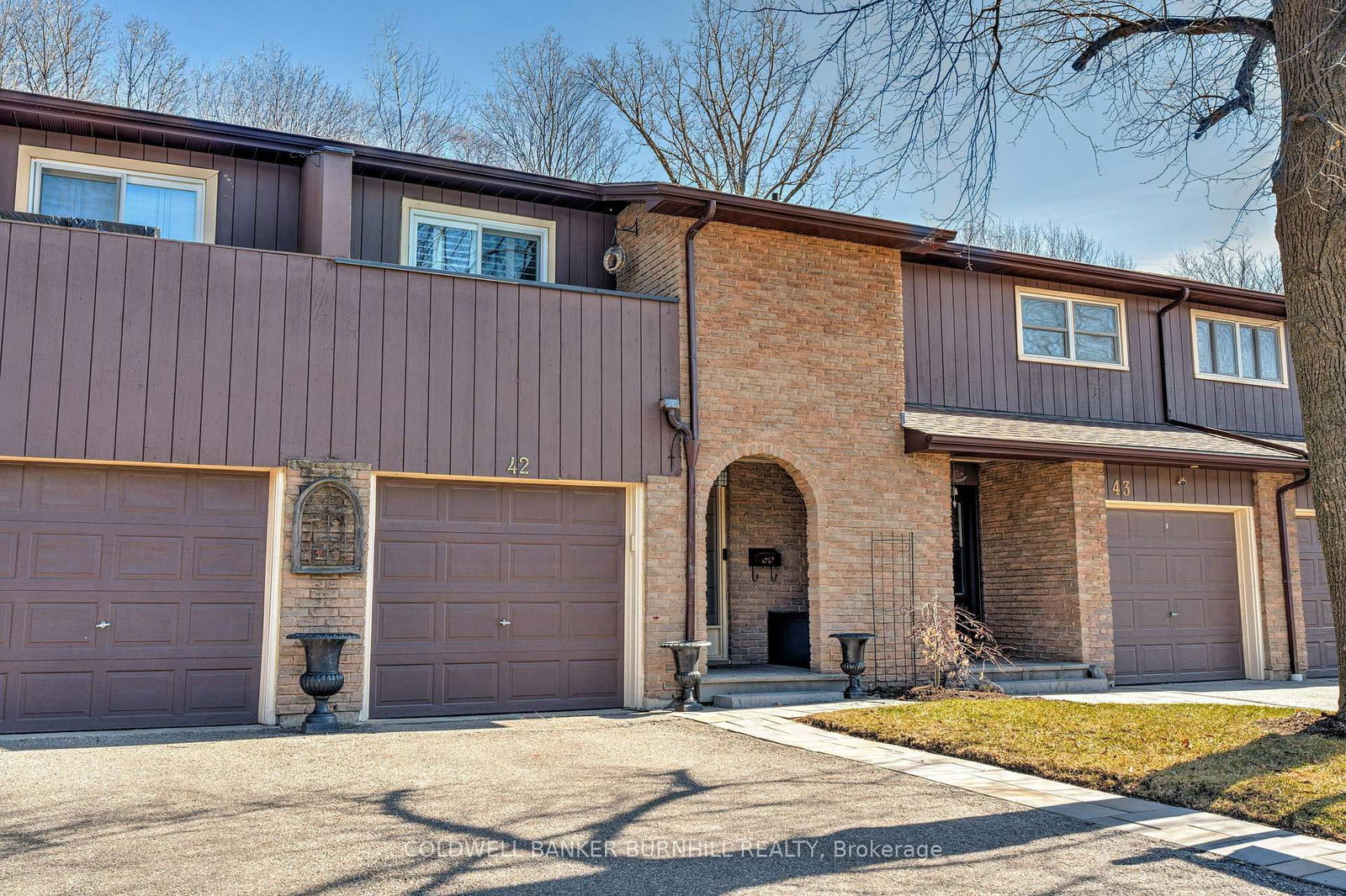 Townhouse for sale at 42-2301 CAVENDISH Drive, Burlington, Brant Hills, L7P 3M3 - MLS: W12028086