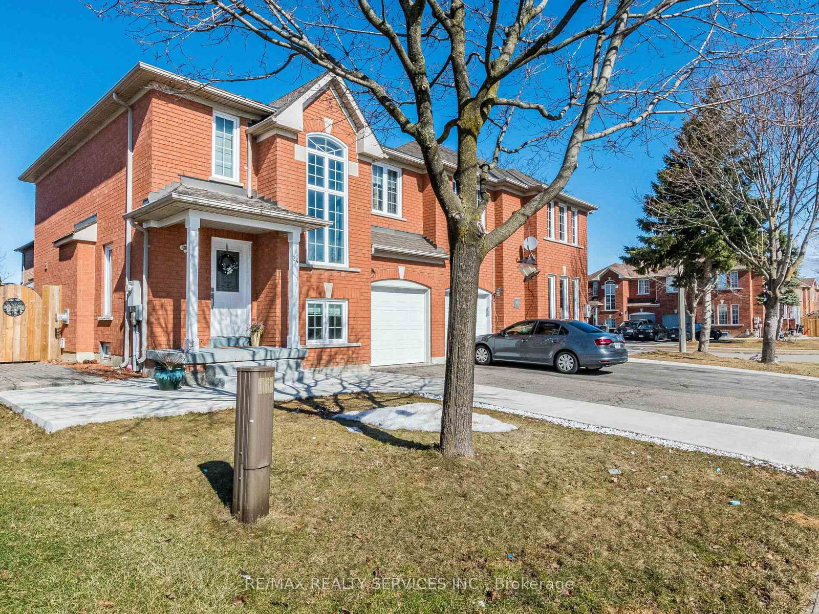 Semi-Detached House for sale at 24 Red Clover Road, Brampton, Sandringham-Wellington, L6R 2G6 - MLS: W12028354