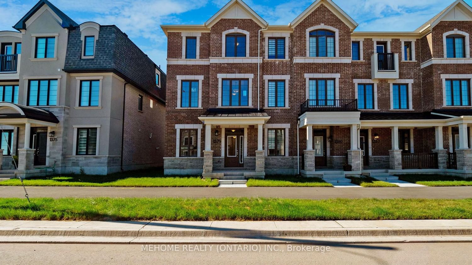 Townhouse for sale at 1371 William Halton Pkwy, Oakville, NW Northwest, L6M 5N9 - MLS: W12028448