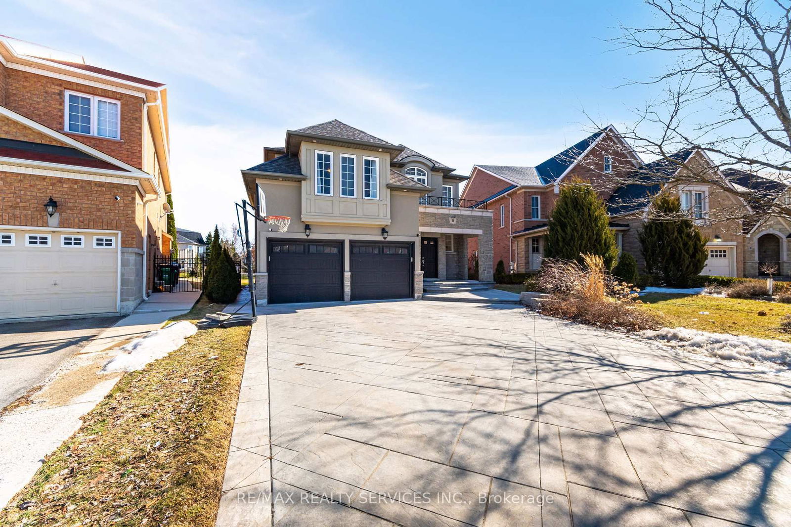 Detached House for sale at 5 Belleville Drive, Brampton, Vales of Castlemore North, L6P 1V7 - MLS: W12028507