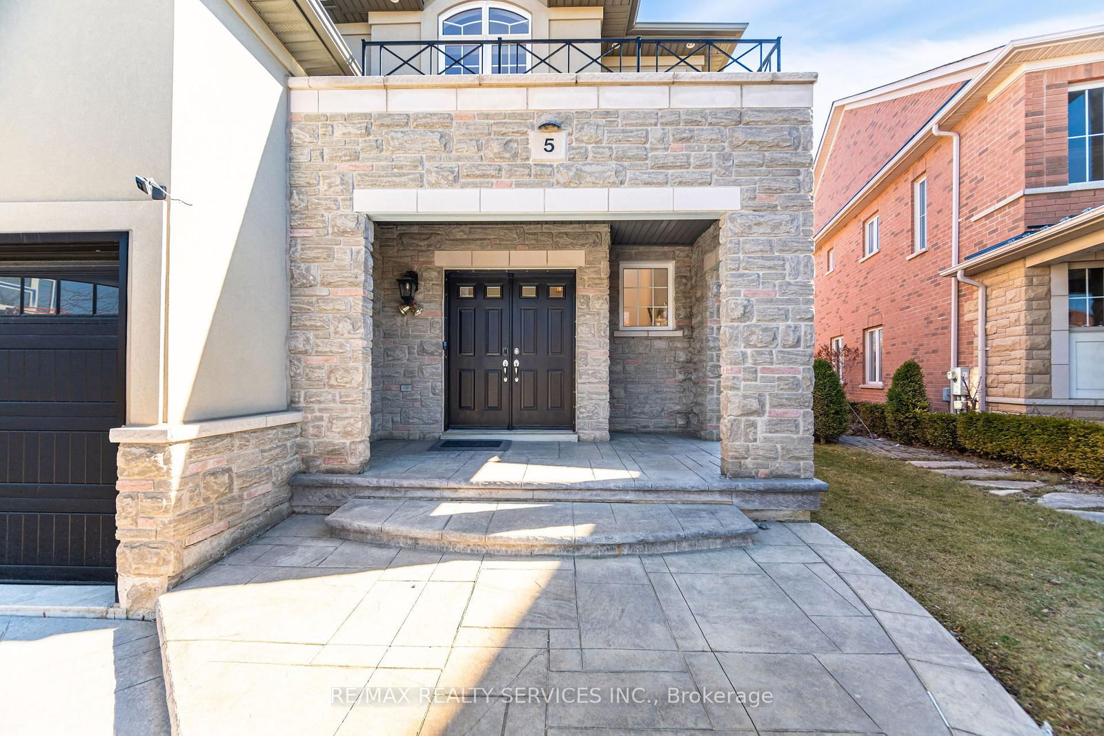 Detached House for sale at 5 Belleville Drive, Brampton, Vales of Castlemore North, L6P 1V7 - MLS: W12028507