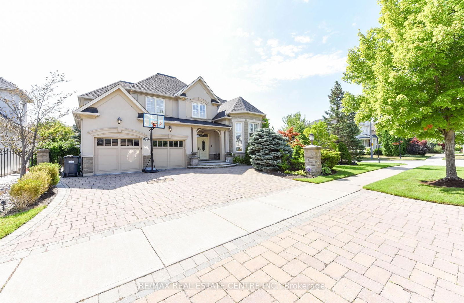 Building at 819 Canyon Street, Mississauga, Lorne Park