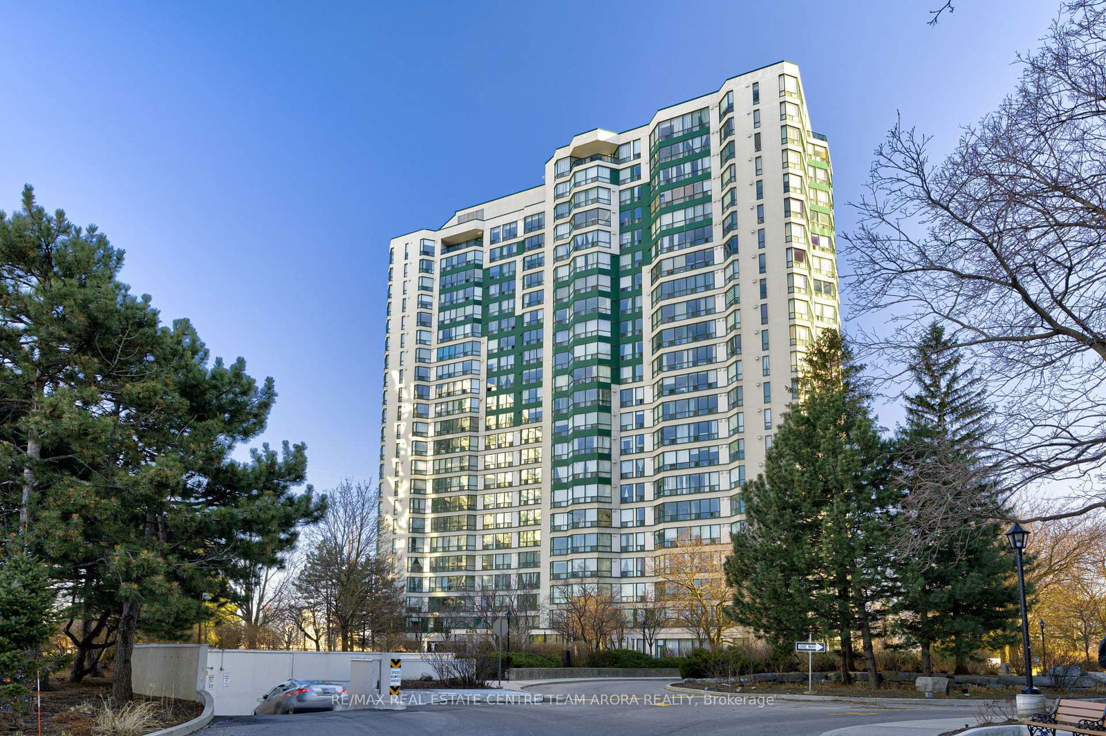 Condo for sale at 401-4460 TUCANA Court, Mississauga, Hurontario, L5R 3K9 - MLS: W12028895