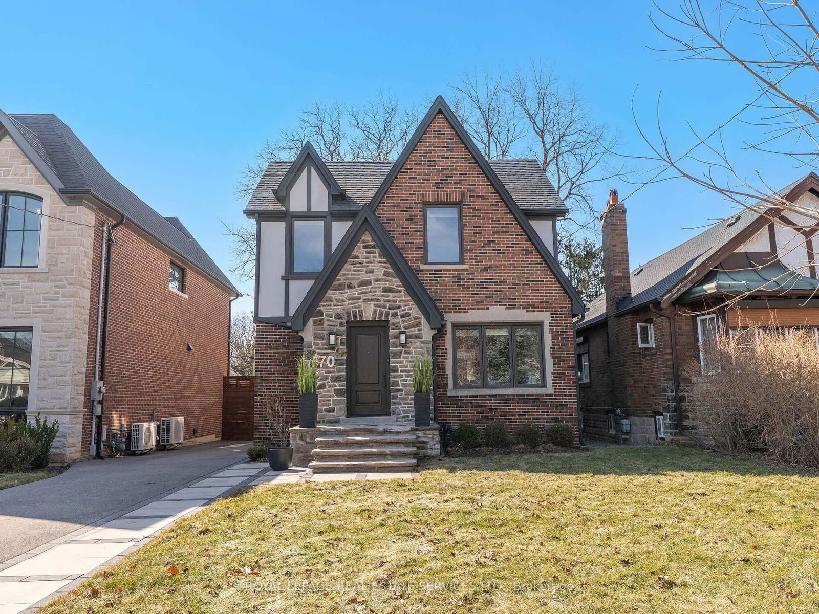 Detached House for sale at 70 Brentwood Road, Toronto, Stonegate-Queensway, M8Z 3N5 - MLS: W12029065