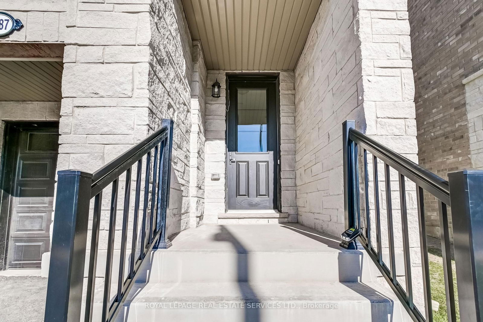 Townhouse for sale at 1387 Almonte Drive, Burlington, Tyandaga, L7P 0V6 - MLS: W12029749