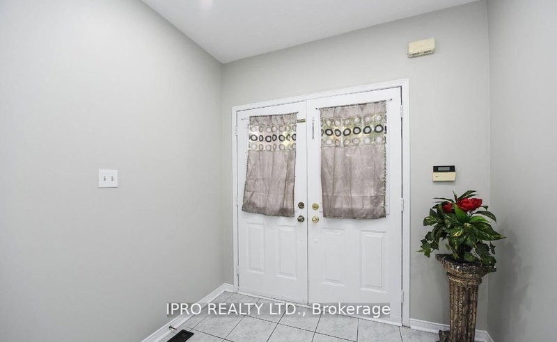 Main/2nd Flr - 3141 Turbine Cres, Mississauga, L5M 6W1 | Image 3