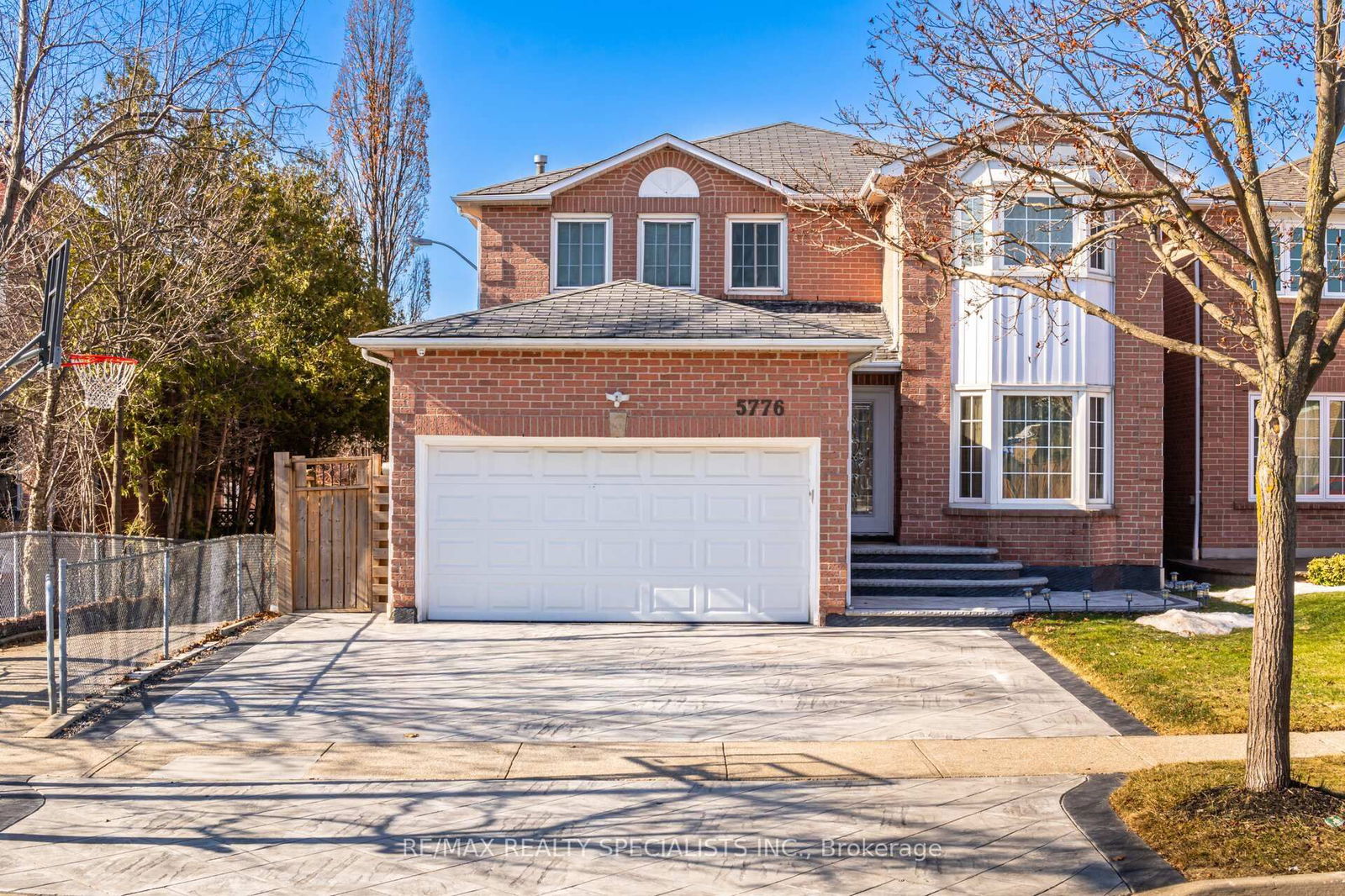 Detached House for sale at 5776 Invergordon Lane, Mississauga, East Credit, L5M 4T8 - MLS: W12030209