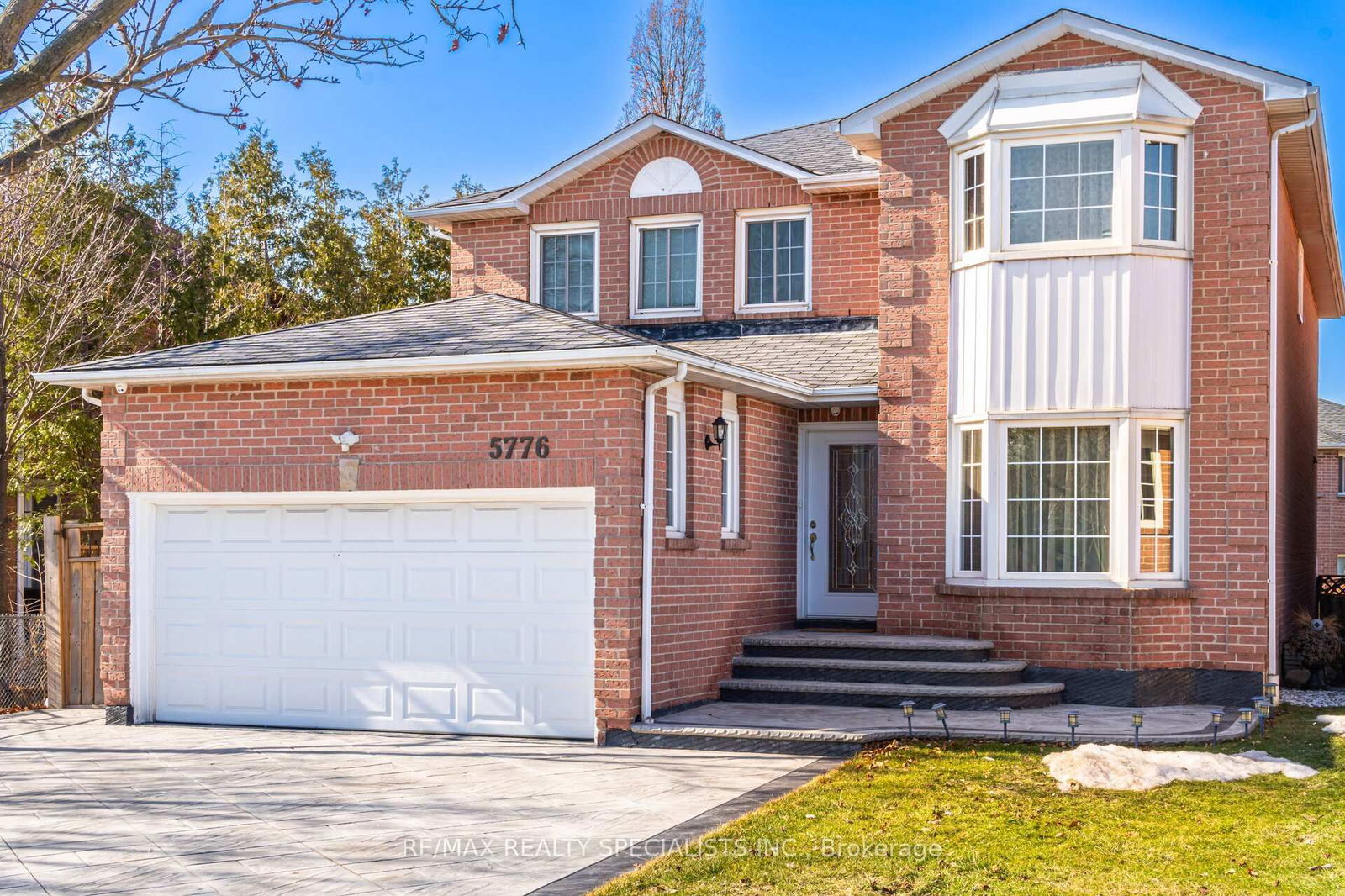 Detached House for sale at 5776 Invergordon Lane, Mississauga, East Credit, L5M 4T8 - MLS: W12030209