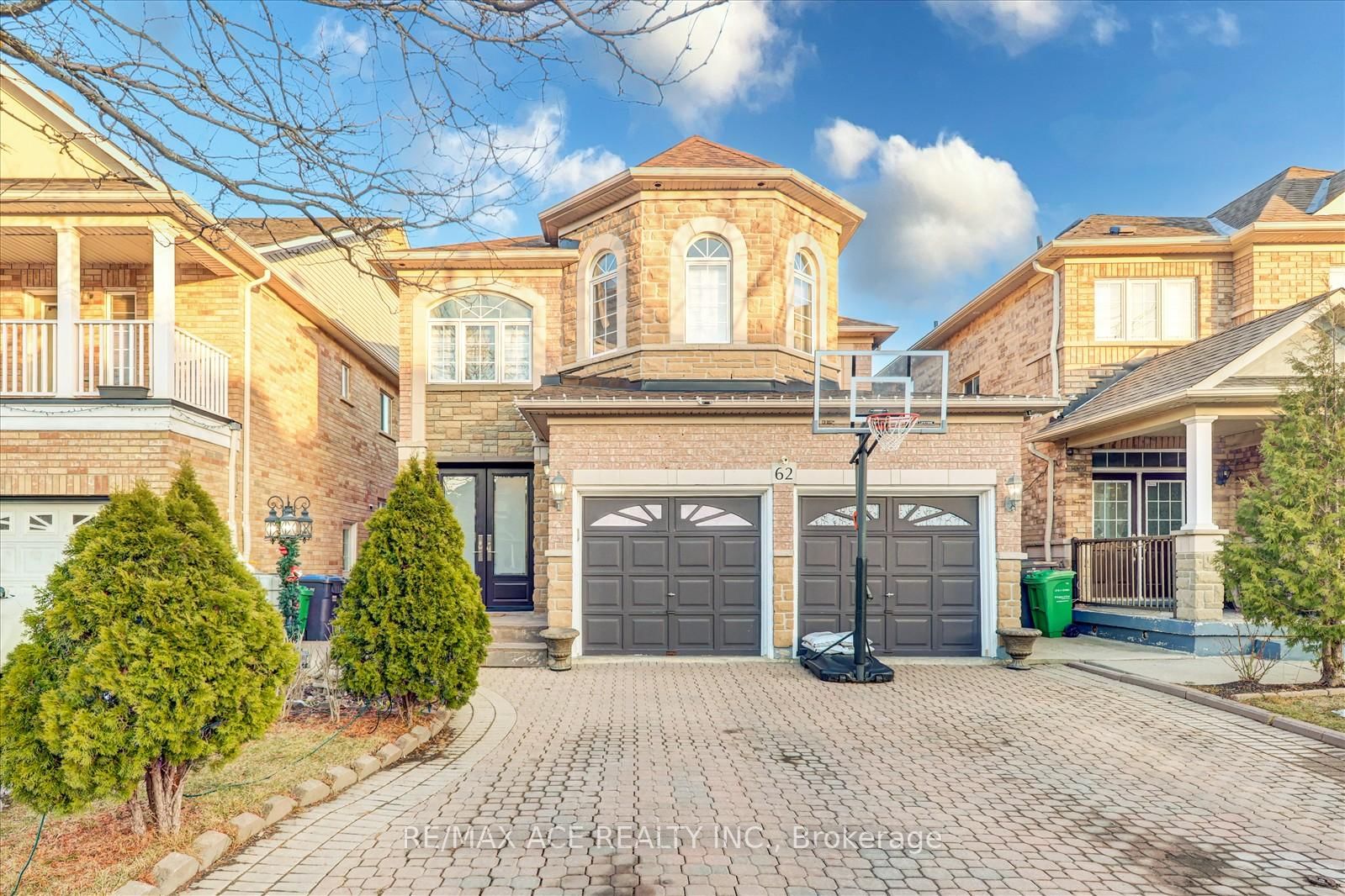 Detached House for sale at 62 Saffron Crescent, Brampton, Bramalea North Industrial, L6S 6H7 - MLS: W12030296